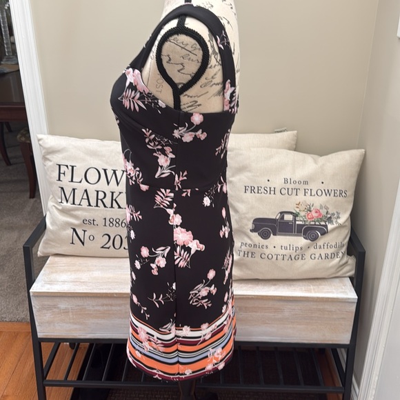 EUC Guess Size 6 Floral Dress - Picture 3 of 8